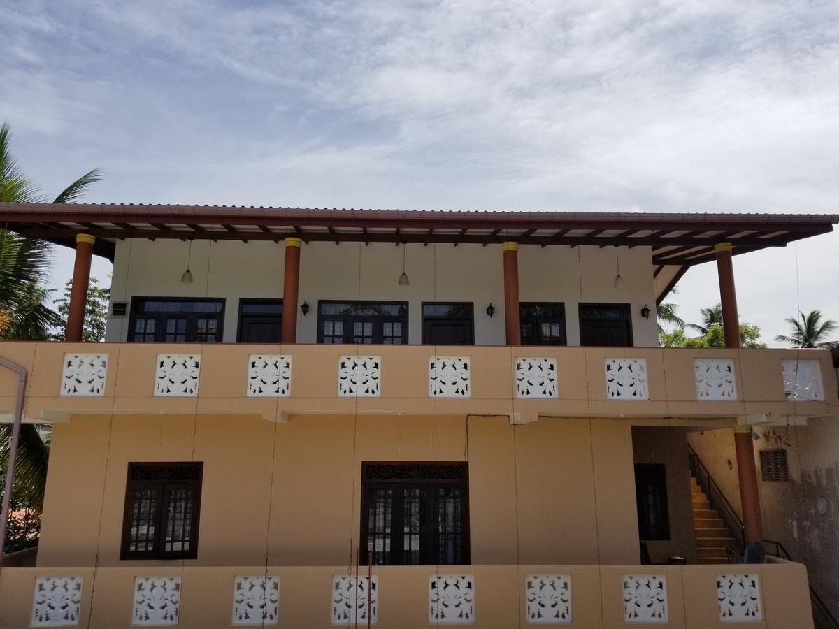 Kumara Guest House 우나와투나 외부 사진