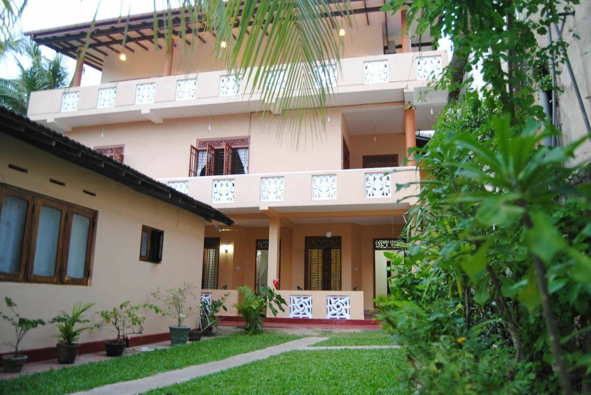 Kumara Guest House 우나와투나 외부 사진
